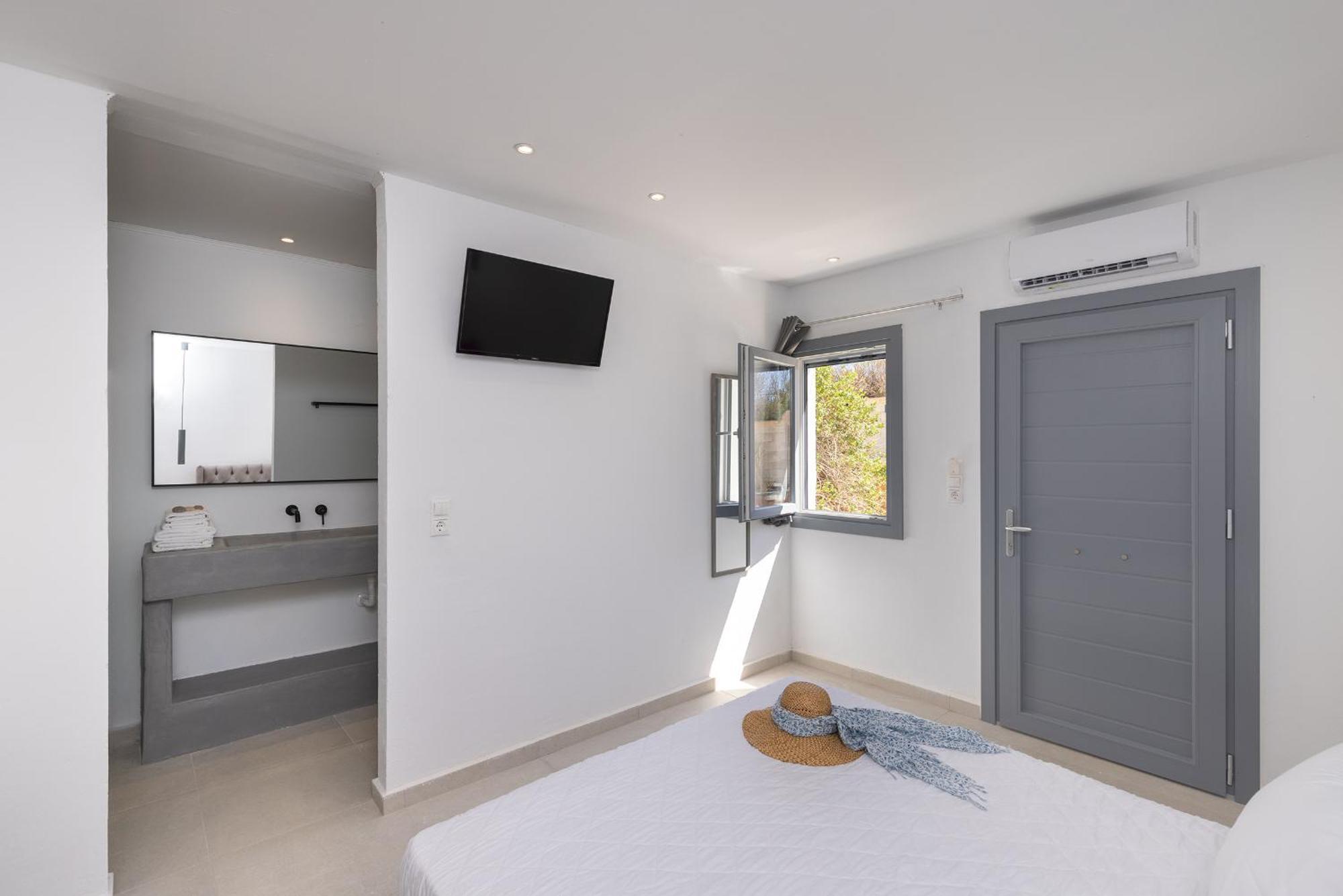 Chrysonisos Suites With Sunset & Seaviews Near Kini Exterior photo